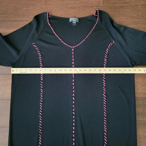 Finity Women's Black Stretchy V-Neck Embroidered Stitching Detail Blouse Size 3X - Picture 6 of 8
